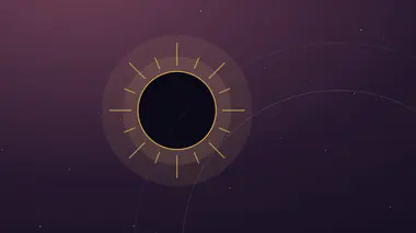 Disque solaire éclipsé entouré d'une couronne rayonnante dorée sur fond nocturne rose